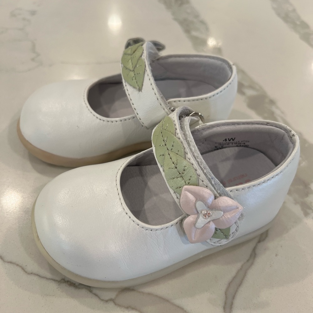 Stride rite size 4 W toddler Mary Jane spring shoe